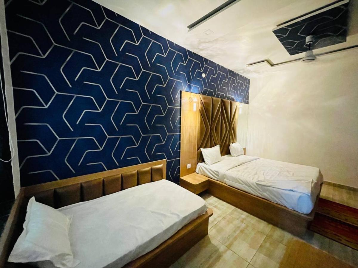 Hotel B P Emerald Mathura Exterior photo