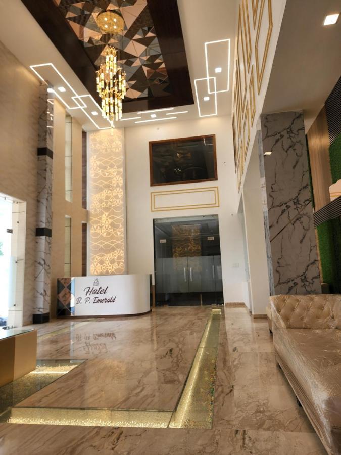 Hotel B P Emerald Mathura Exterior photo